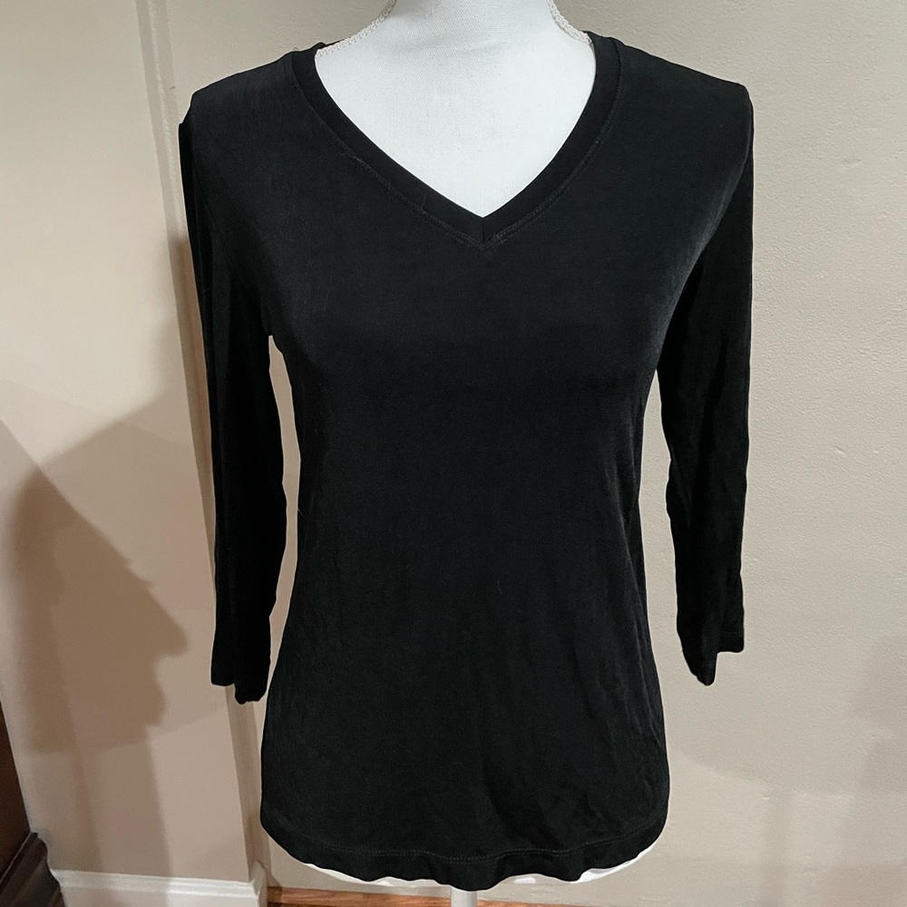 EUC Chico”s Travelers V Neck Top Sz 0